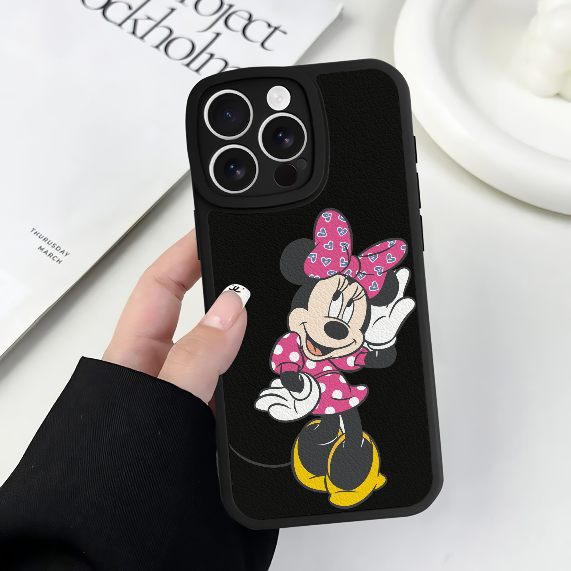 （画像用） ミッキーマウス Mickey Mouse 【iPhone 16シリーズ対応】シリコンスマホケース（レザー調） 材質：シリコン